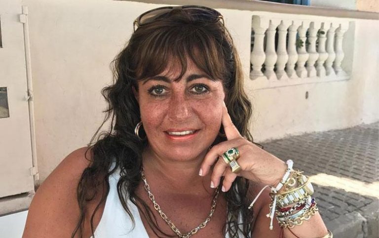 Helhue Sukni saca comentarios divididos por su bronceado