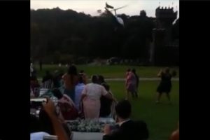 Helicóptero en donde iba novia a su boda cae repentinamente... pero ¡igual se casó!