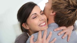 Esta es la razón del por qué un hombre pololeando es más atractivo