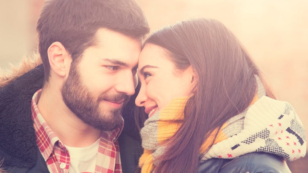Descubre cómo enfrentar la "Mamihlapinatapai", esa mirada con la que dos personas se lo dicen todo