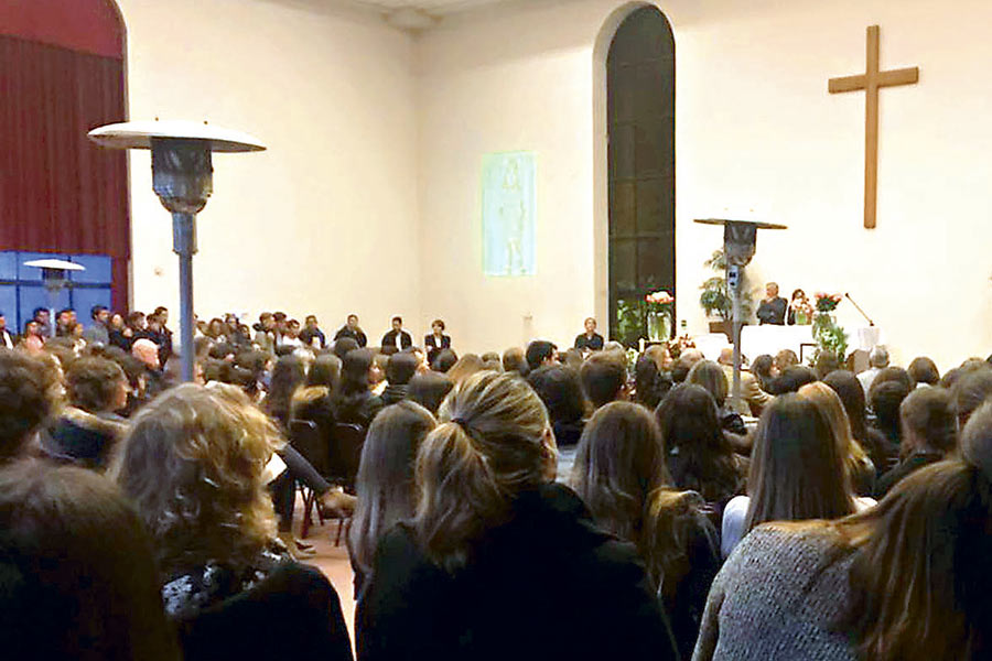 Habla la familia de adolescente encontrada muerta en una cafetería