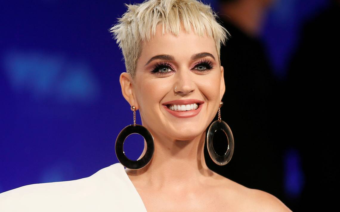 ¡Se lució! Katy Perry llegó literalmente como un ángel a la Gala MET