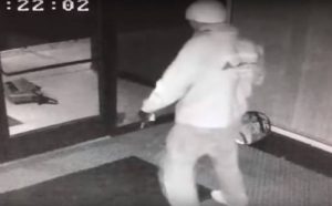 Video que muestra a ladrón robando al estilo de Michael Jackson se hace viral