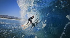 ¡Hizo historia! El chileno Ramón Navarro surfeó ola gigante en Fiji y fue alabado mundialmente