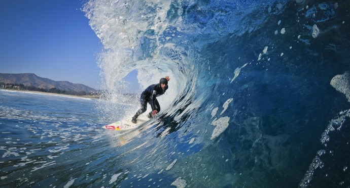 ¡Hizo historia! El chileno Ramón Navarro surfeó ola gigante en Fiji y fue alabado mundialmente