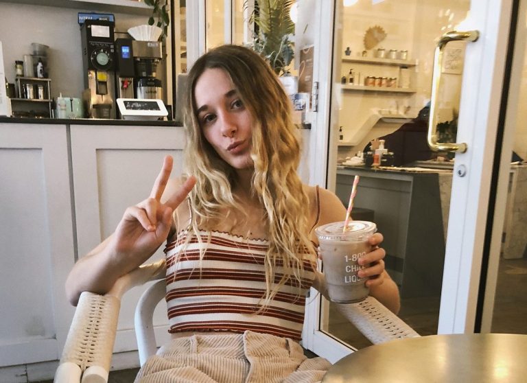 Tati Farkas lanza colección de ropa inspirada en los años 70´