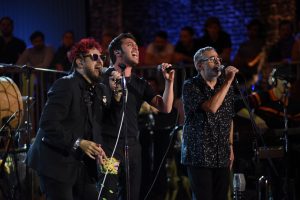 Gepe y Mon Laferte acompañaron a "Los Auténticos Decadentes" en histórico concierto