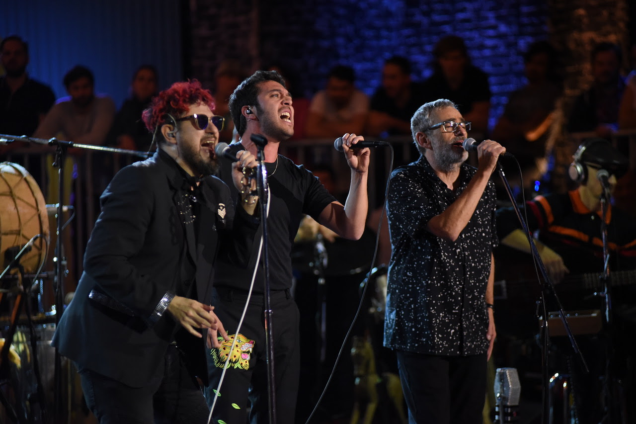 Gepe y Mon Laferte acompañaron a "Los Auténticos Decadentes" en histórico concierto