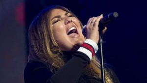 Amaia Montero olvidó la letra de su canción en presentación en vivo