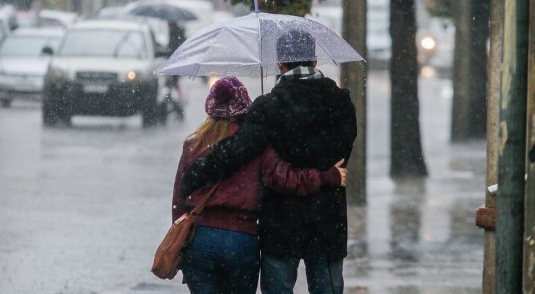 ¿A qué hora llegarán las lluvias a la zona central? Revisa el pronóstico del tiempo