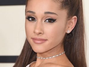 ¡Ariana Grande se habría comprometido con su novio!