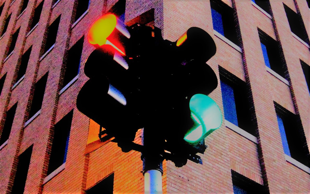 Se disminuye el tiempo de luces rojas en semáforos capitalinos para reducir asaltos