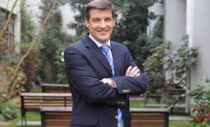 La irreconocible y loca apariencia de Daniel Stingo en su primer comercial para la televisión 