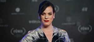 ¡Irreconocible! Revelan las primeras imágenes de Daniela Vega en nueva serie de Netflix