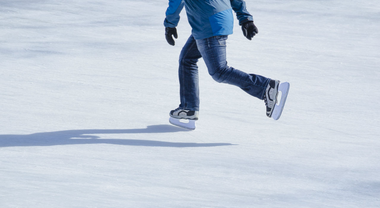 Panorama de invierno: visita la pista de patinaje en hielo del Parque