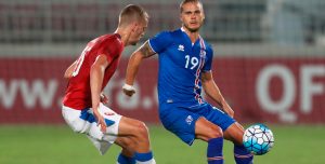 ¿Quién es Rurik Gislason, el guapo futbolista islandés que está conquistando al mundo?
