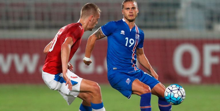 ¿Quién es Rurik Gislason, el guapo futbolista islandés que está conquistando al mundo?