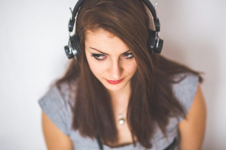 Este video recopila las frases más machistas de la música en español 