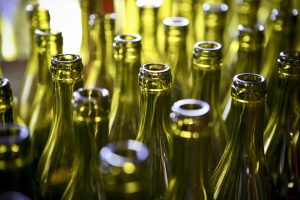 ¡Ya es tiempo! Bares de Santiago comienzan a ser centros de reutilización de botellas