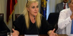 Diputada Pamela Jiles se va contra nuevo obispo auxiliar tras dichos machistas