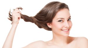 2 mascarillas hechas con té que fortalecerán tu cabello