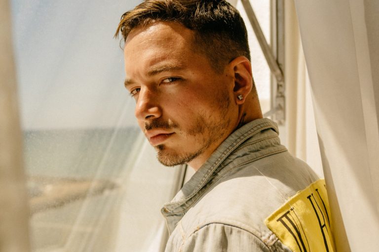 J Balvin es el artista más escuchado en Spotify