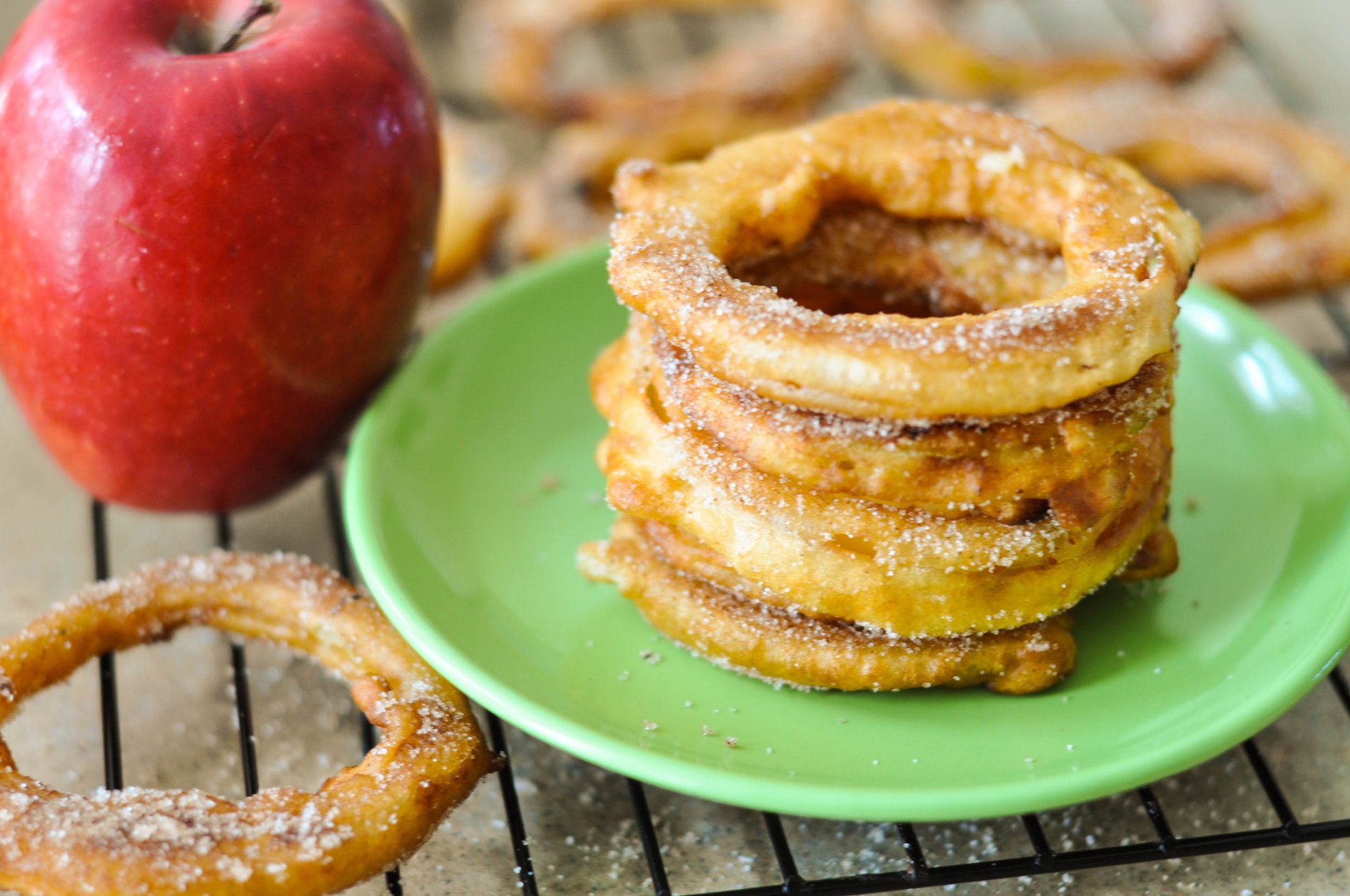 ¡Dulce tentación! Aprende a preparar aros de manzana con canela
