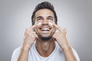 En el Día del Padre: 5 tips de belleza para mejorar la piel del hombre