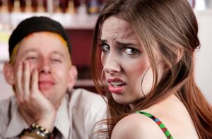 ¿Mala cita? Este bar creó un código secreto para ayudarte a escapar