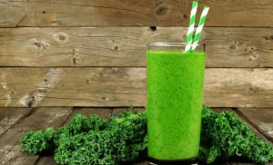 Prueba este batido de kale para quemar grasa y adelgazar