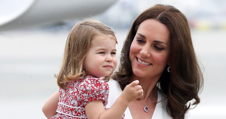 ¿Se pusieron de acuerdo o le estará copiando? Kate Middleton llega a Chipre con look similar al de Meghan