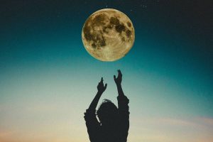 Descubre cómo te afecta la luna llena