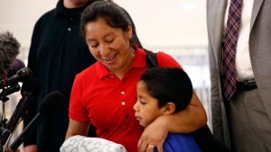 Mujer inmigrante logra encontrar a su pequeño luego de demandar al gobierno de Trump