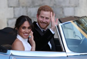 ¡No es el de novia! Meghan Markle sorprende con nuevo vestido blanco