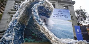 Con gran intervención urbana Providencia anuncia el fin de las botellas plásticas en la comuna