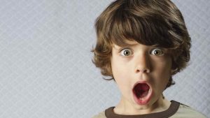 Niño de 5 años rompió una escultura y sus padres recibieron una factura por 84 millones de pesos