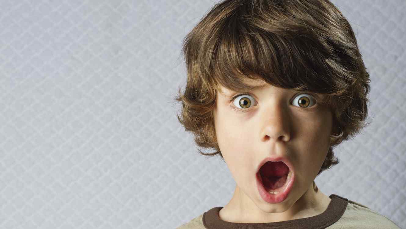 Niño de 5 años rompió una escultura y sus padres recibieron una factura por 84 millones de pesos