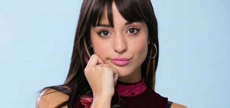 ¡Estupenda! Rocío Toscano se luce andando en bicicleta en bikini por el caribe