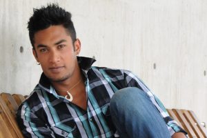 Ex chico reality es detenido en Isla de Pascua por violencia intrafamiliar