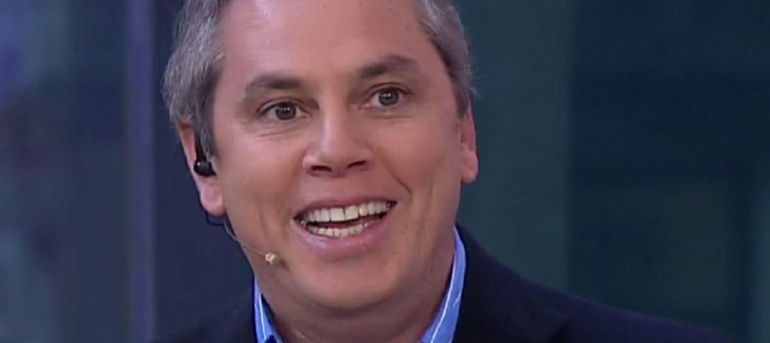 José Miguel Viñuela sorprende con nuevo color de pelo