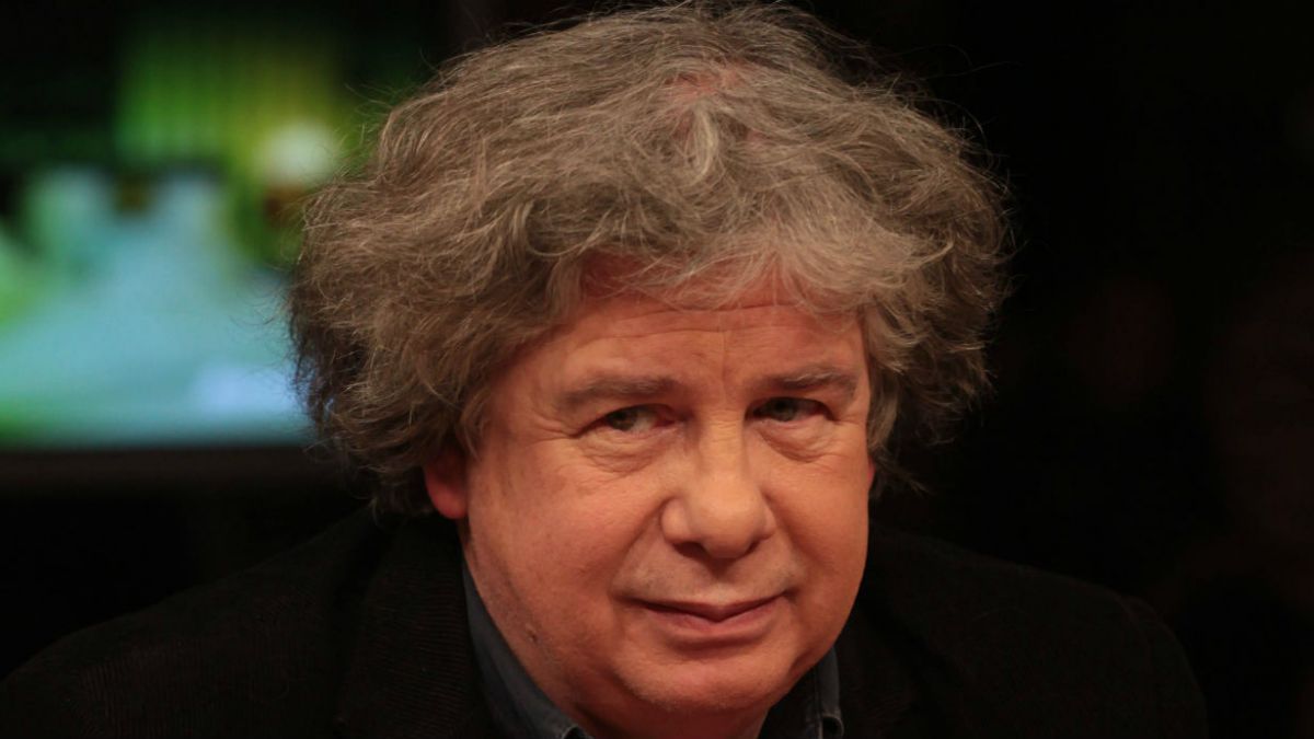 Fernando Villegas es acusado de acoso sexual y maltrato laboral