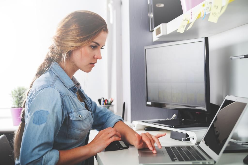 Las mujeres tienen mejores habilidades tecnológicas que los hombres