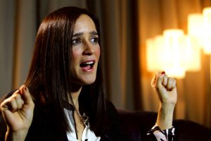 Julieta Venegas se burla en redes sociales de las conocidas caídas de Neymar