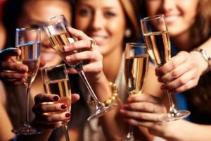 Beber espumante ayudaría a prevenir el Alzheimer y la demencia