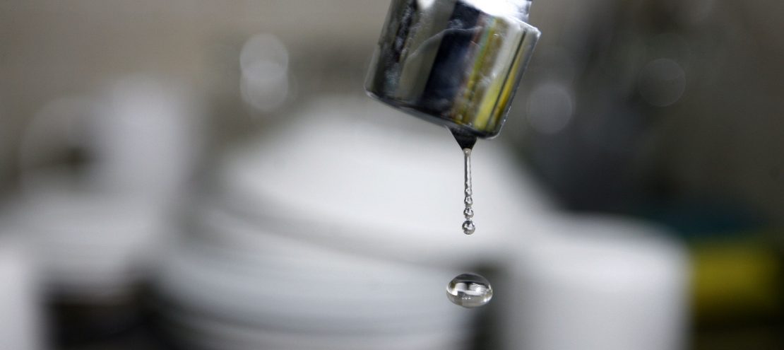 Aguas Andinas anunció cortes de suministro de agua en Santiago