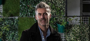 Carlos Díaz dedica emotivo mensaje de aniversario a su mujer