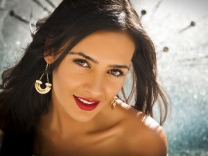 ¡Bella! Dominique Gallego se luce con fotografía al natural