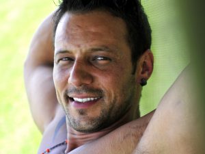 Ex bailarín de Axé Fabricio Vasconcellos será formalizado por presunta estafa