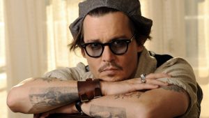 ¡Continúan los problemas! Johnny Deep es demandado por golpear a un hombre