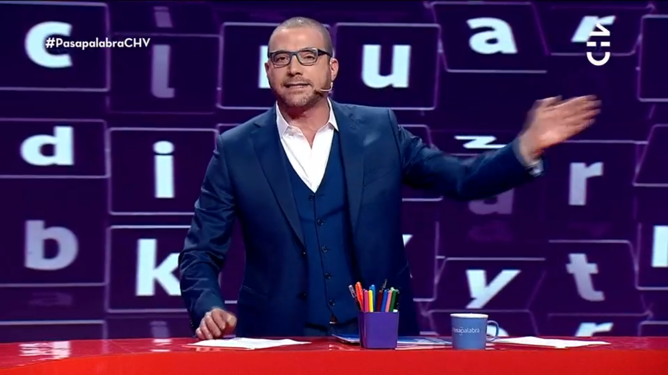 Julián Elfenbein recibe un particular "rosco" en Iquique durante la Gira Teletón